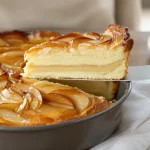 « J’ai à peine mis de farine et pourtant il tient » : mon dessert aux pommes d’avril part sans miettes